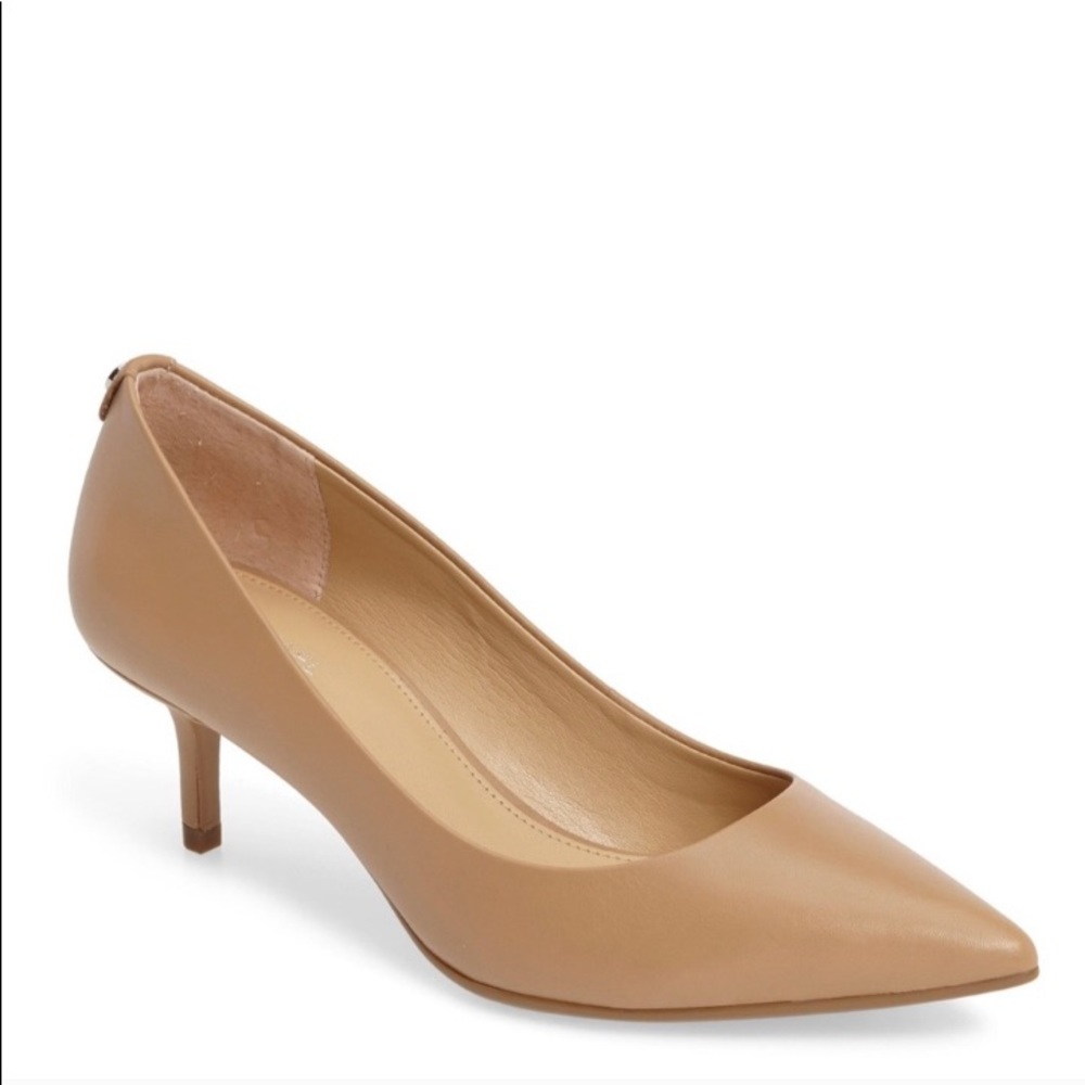 NWOT Michael Kors Tan Leather Low Heel Pumps